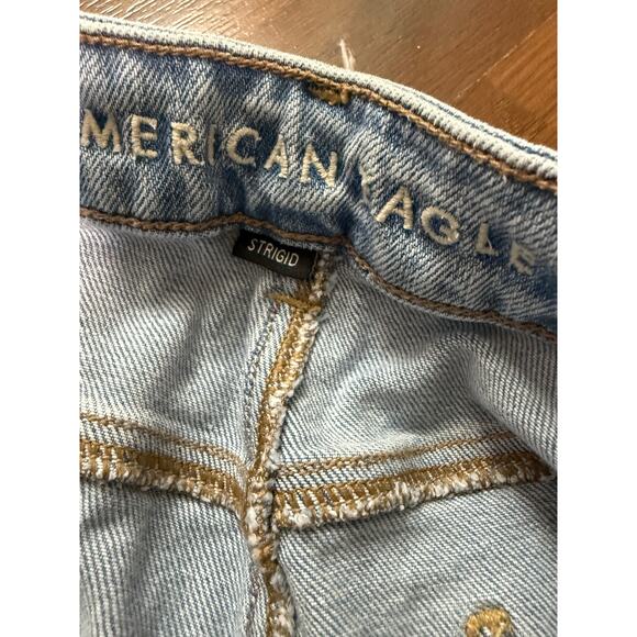 American Eagle Strigid High Rise Mom Jeans Light Wash Casual Minimalist Sz 12 - Picture 6 of 8
